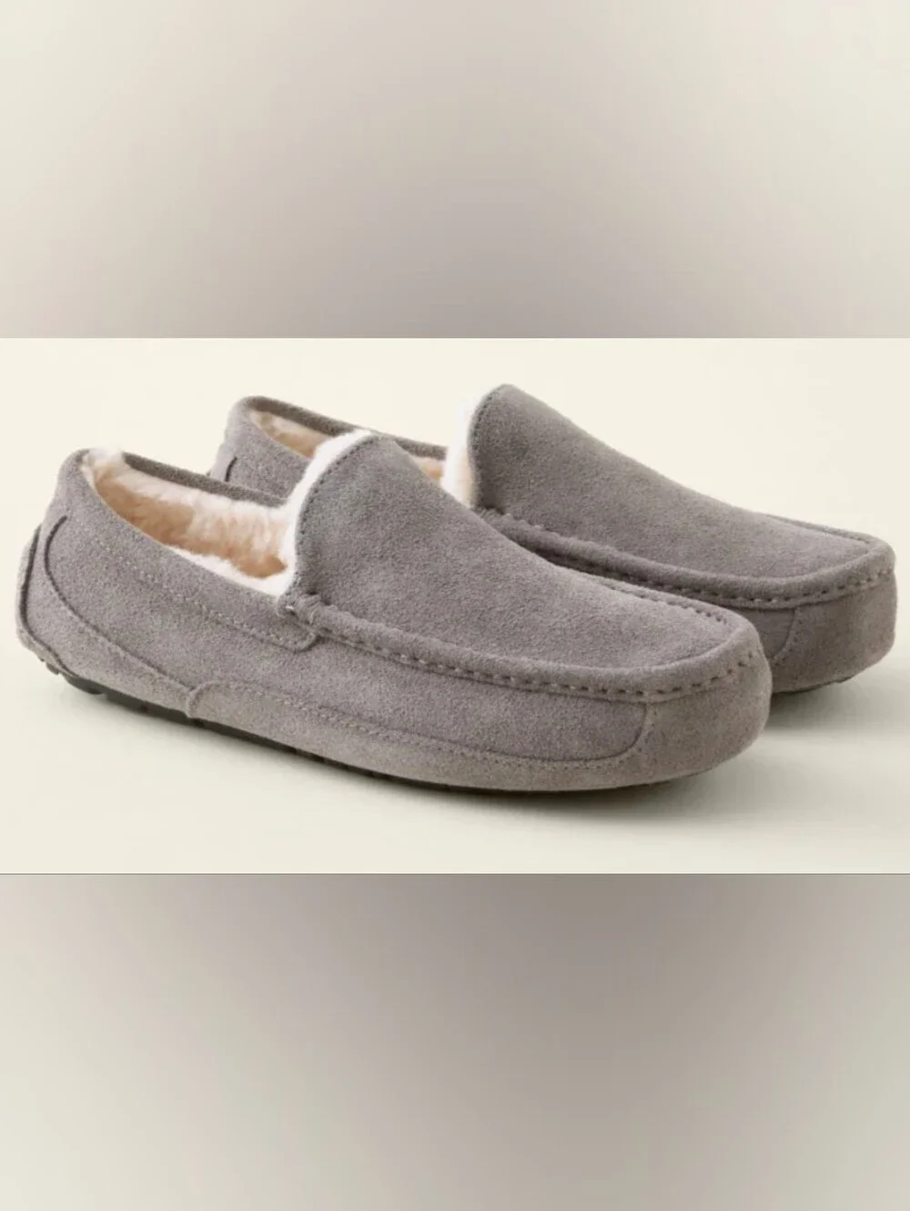 UGG® Ascot Moccasin Suede Slippers Size 7 Used Excellent